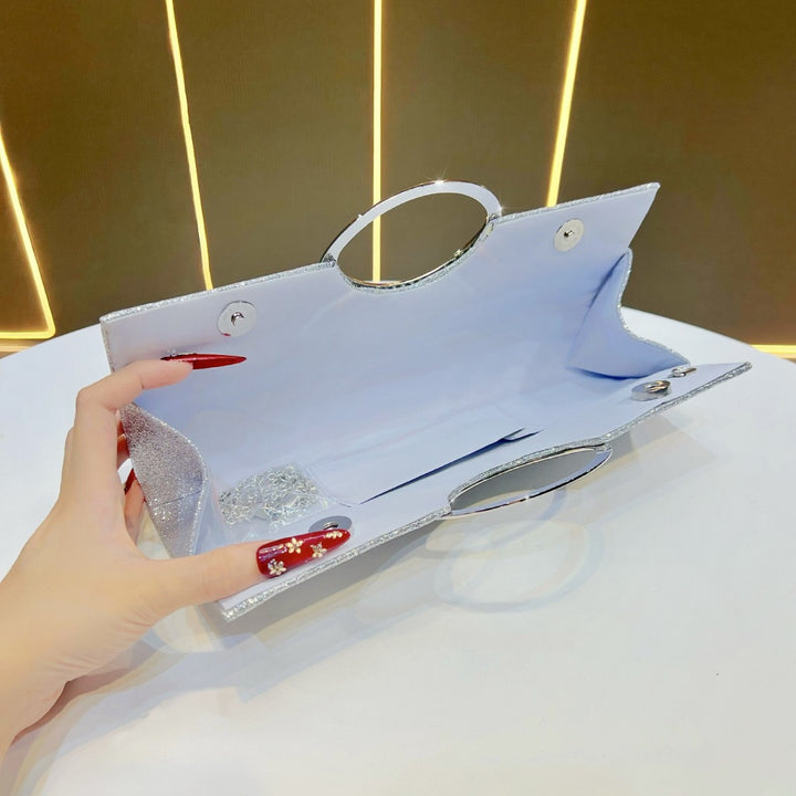 Glamouröse abendliche Clutch mit funkelnden Strasssteinen