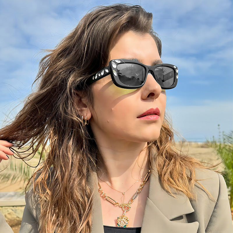 Damen modische Sonnenbrille mit Kristallverzierung Karnz