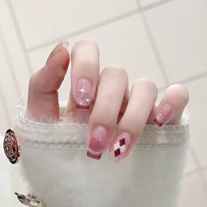 Glamouröse Nagelkunst mit Hochglanz-Effekt Karnz