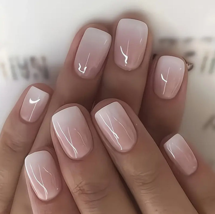 Kunstnagel mit Elegantem Ombre-Effekt Karnz