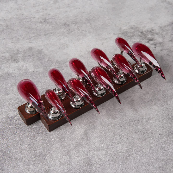 Künstlerische Stiletto Press-On Nägel mit glänzendem Finish