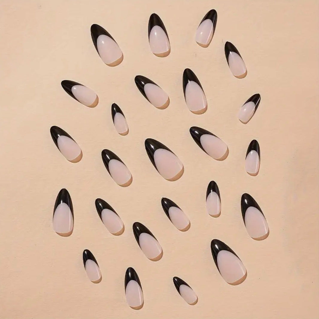 Künstliche Nagelspitzen mit stilvollem Motiv Karnz