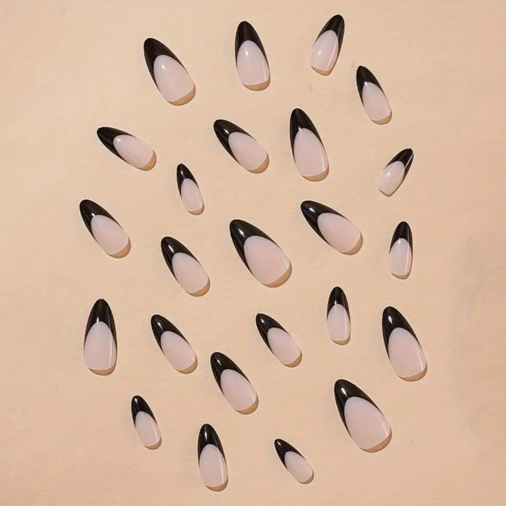 Künstliche Nagelspitzen mit stilvollem Motiv Karnz