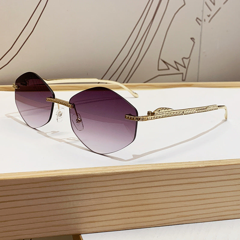 Damen extravagante Sonnenbrille mit funkelnden Akzenten Karnz