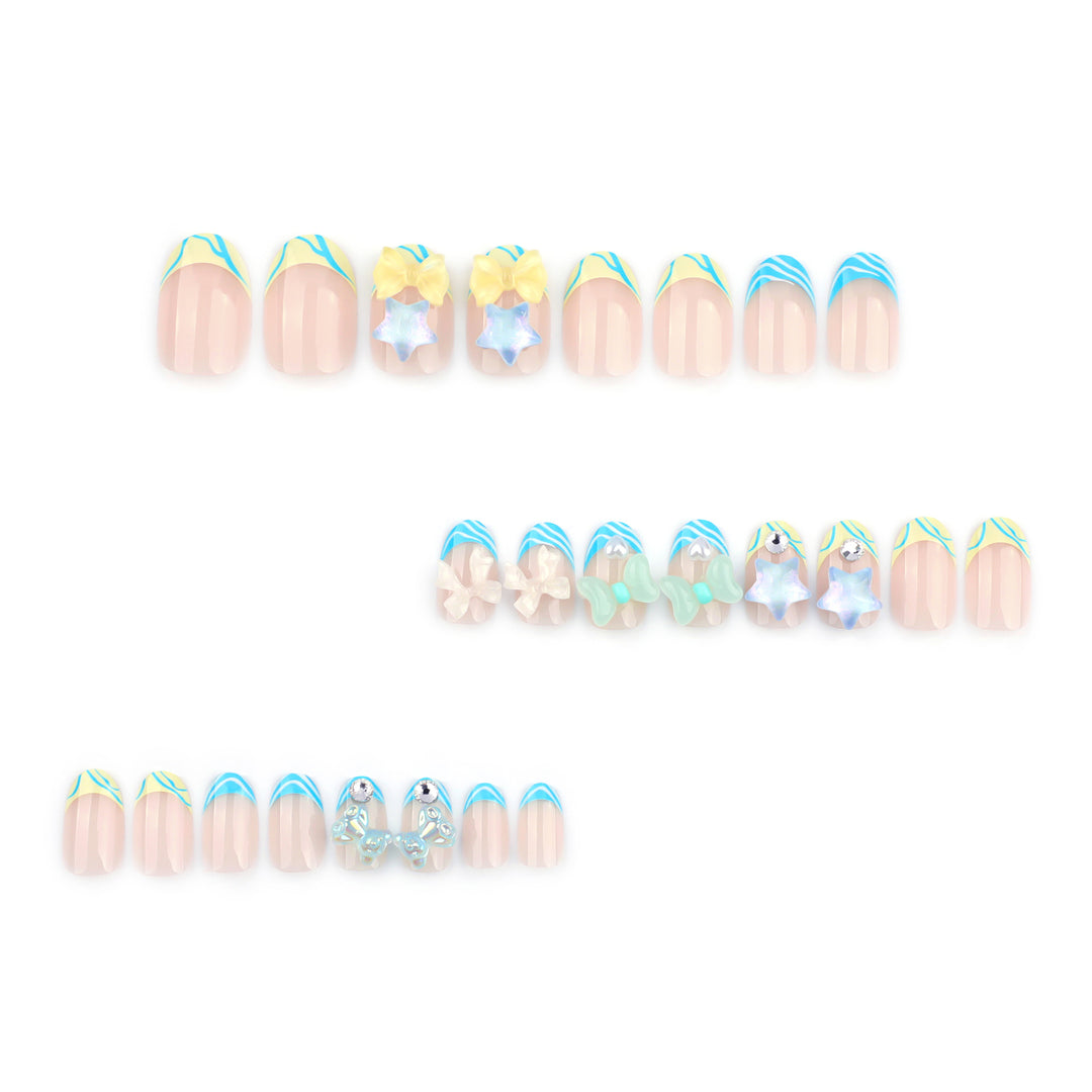 Künstliche Nagelkunst mit bunten Pastellmotiven und 3D-Verzierungen Karnz