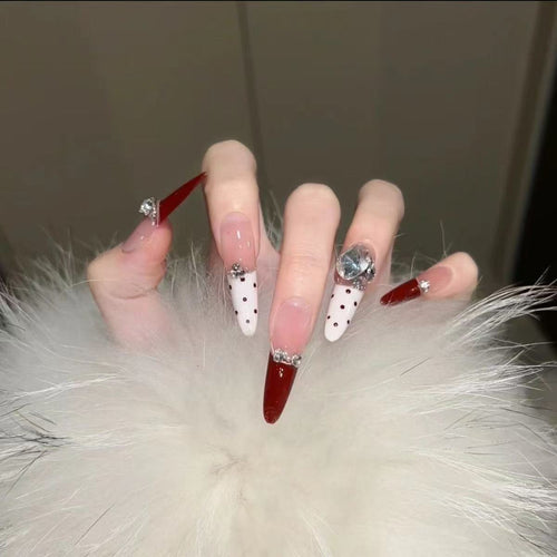 Dekorative Nagelkunst