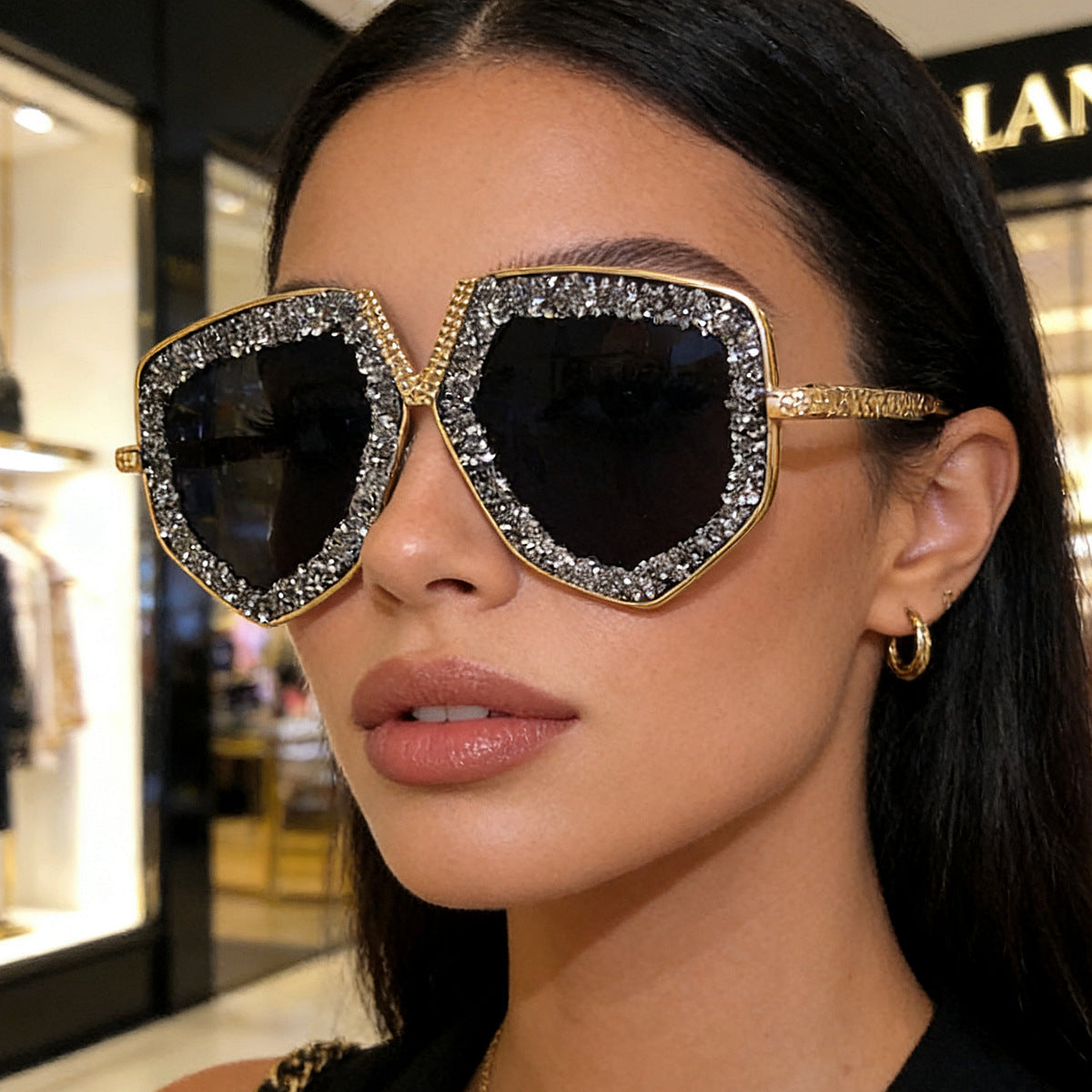 Damen modische Sonnenbrille mit glitzerndem Rahmen und eleganter Form Karnz