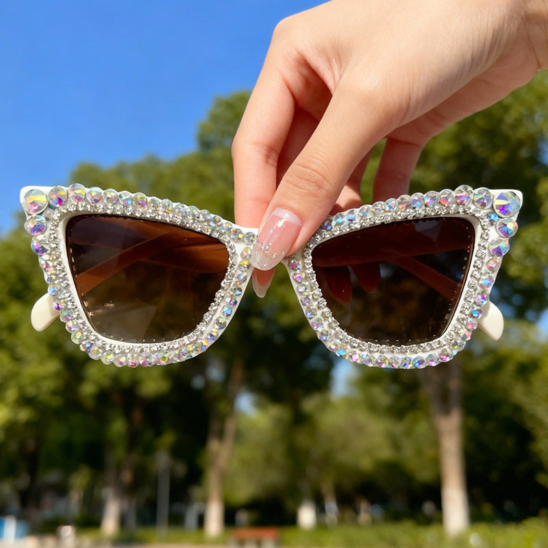 Rhinestone-betonte Katzenaugen-Sonnenbrille Karnz