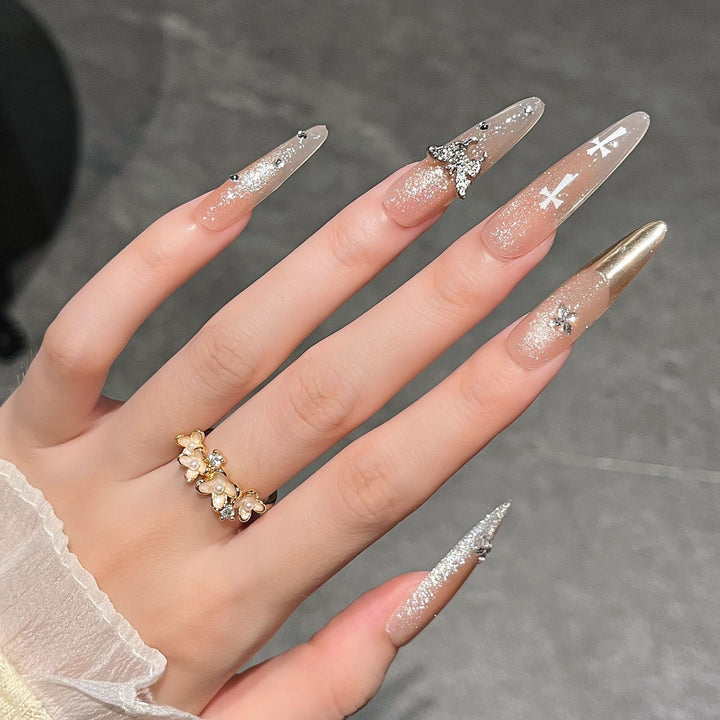 Elegante Stiletto Press-On-Nagelverlängerungen mit Edelsteinakzenten Karnz