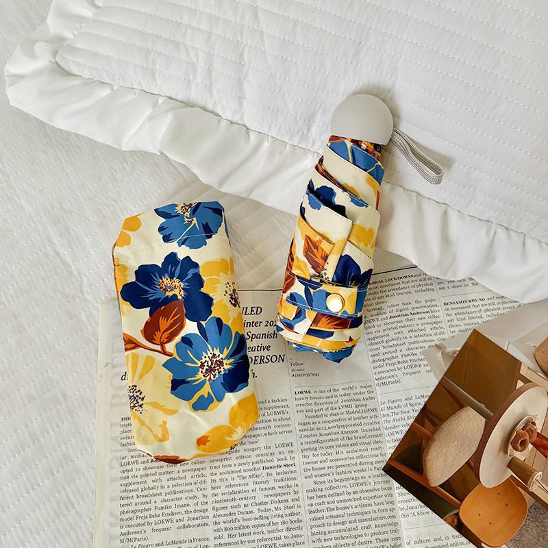 Damen Faltbarer Regenschirm mit detailliertem floralem Design Karnz