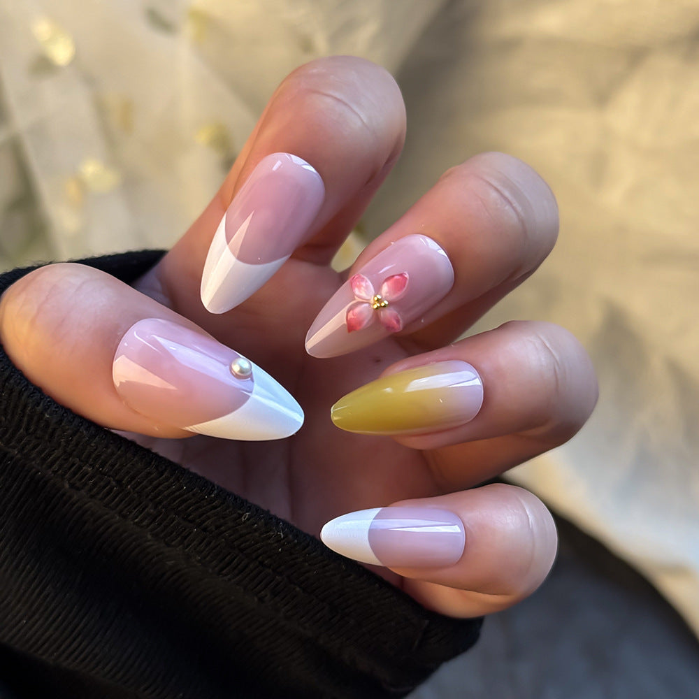 Elegantes Press-On Nagelkunst-Set Karnz