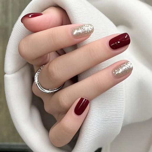Glamouröse Kunstnägel mit Metallic Effekten Karnz