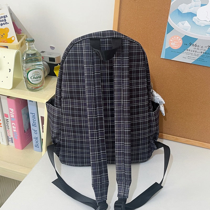 Stylischer praktischer Rucksack mit Karomuster Karnz
