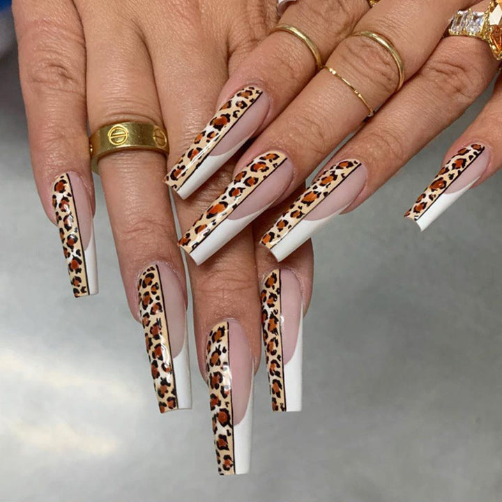 Kunstvolle Nagelverlängerungen im modernen Leoparden-Design Karnz