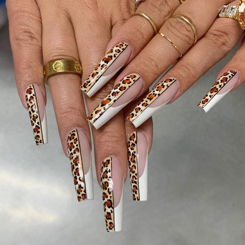 Kunstvolle Nagelverlängerungen im modernen Leoparden-Design Karnz
