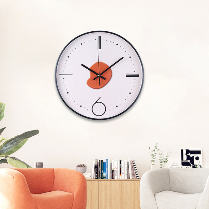Wanduhr mit Elegantem Blattmuster Karnz