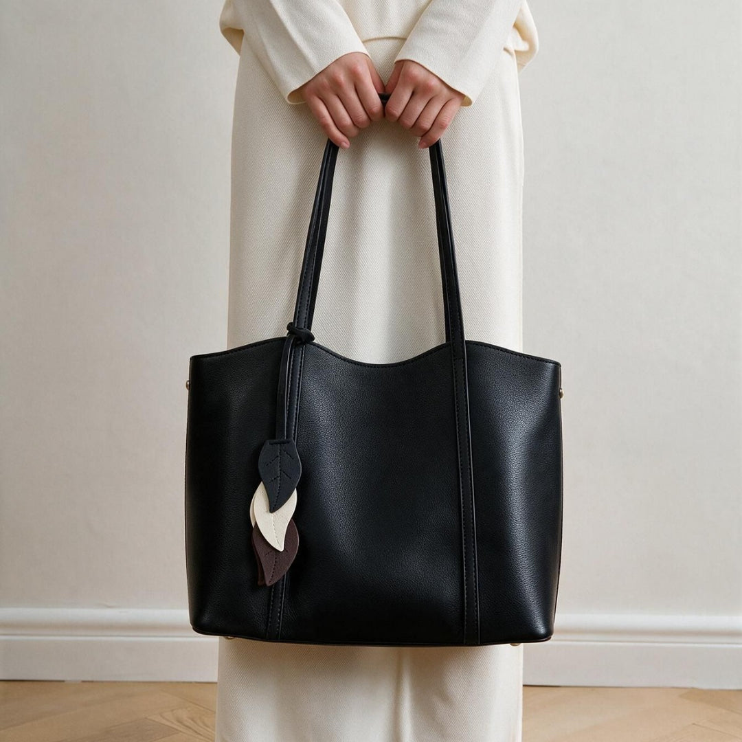Gepunktetes vegan-leder strukturiertes Tote mit Blattcharm & langen Schulterträgern