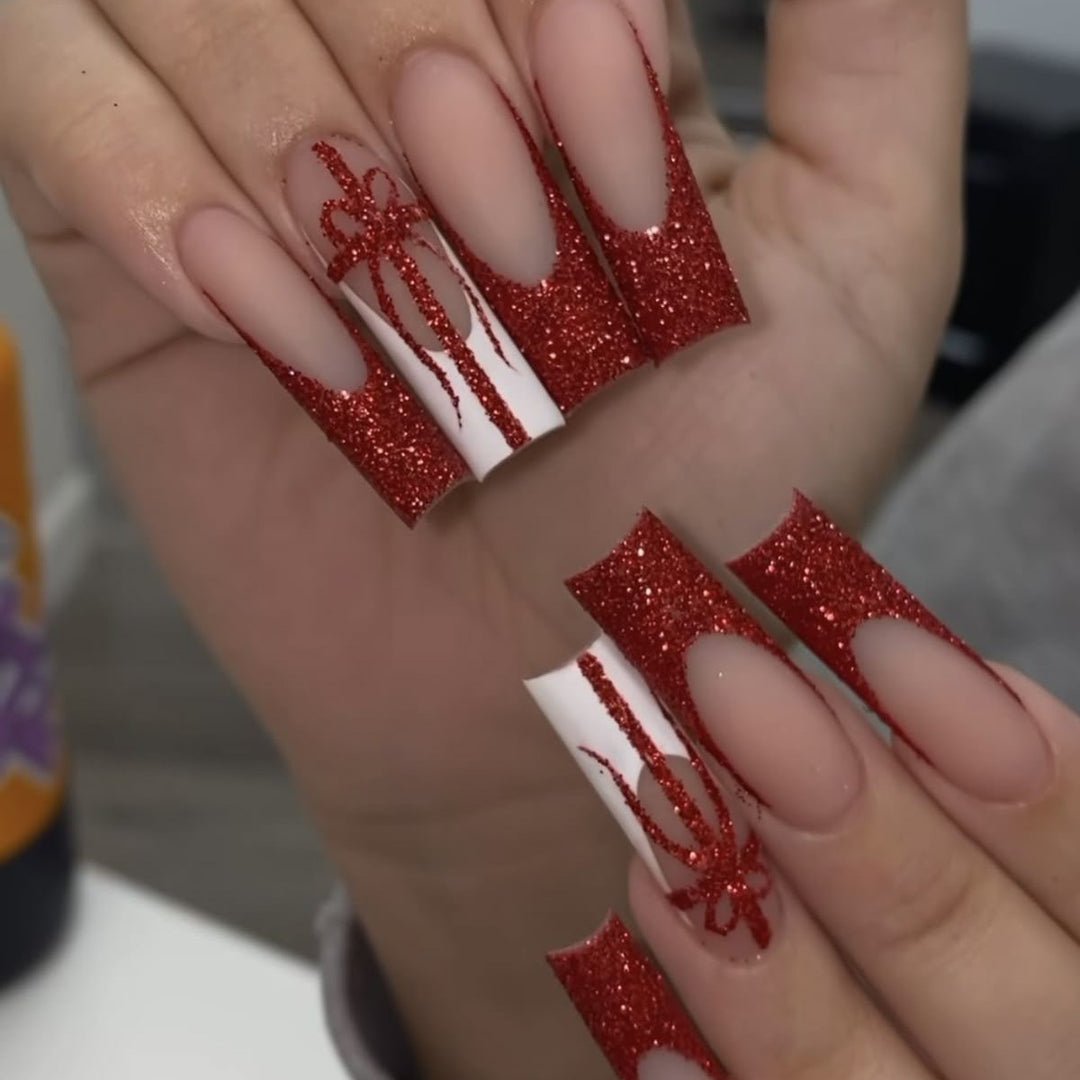 Glitzernde Stiletto Press-On Nägel mit Geschenkdesign Karnz
