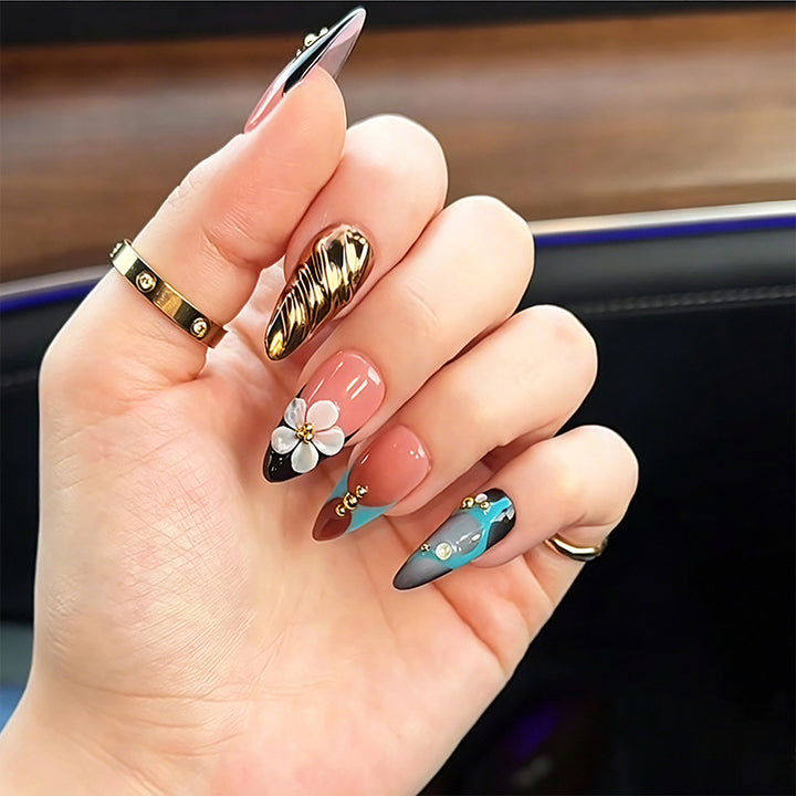 Kunstvolle 3D Nagelspitzen mit maritimem Design Karnz