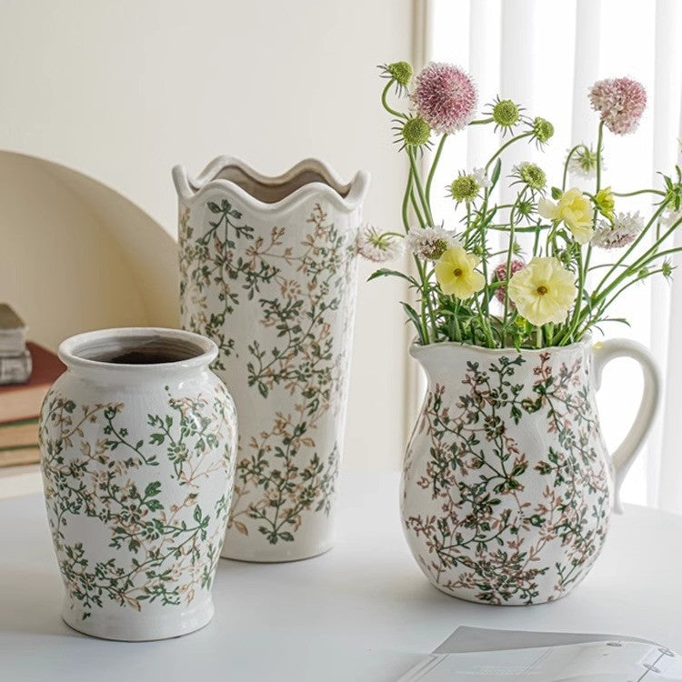 Handgefertigte Keramikvase mit floralen Motiven Karnz