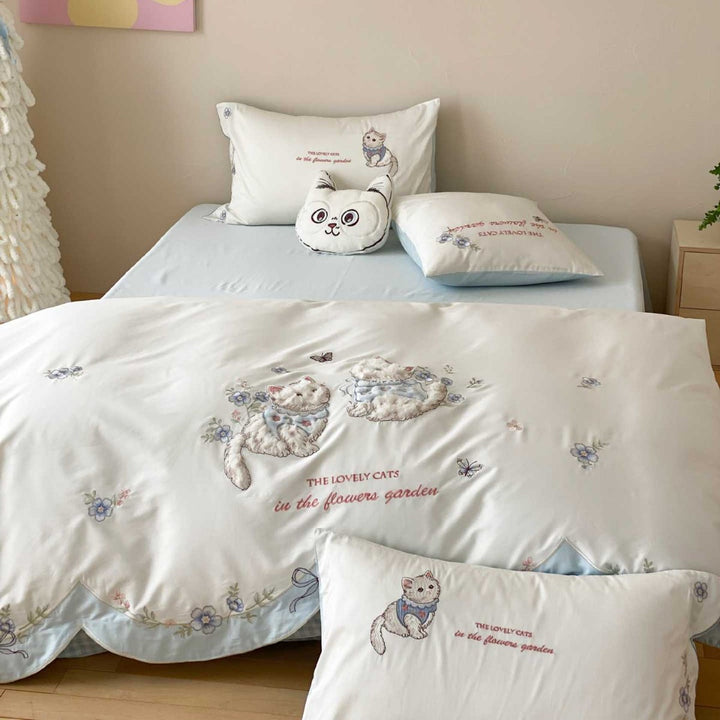 Bestickte Bettwäsche-Garnitur mit Katzenmotiv, gewelltem Volant und Wendefunktion