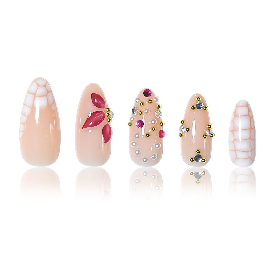 Glamouröse dekorative Nagelkunstverlängerungen Karnz