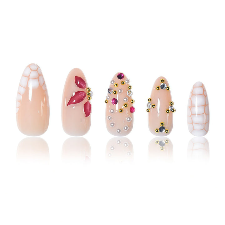 Glamouröse dekorative Nagelkunstverlängerungen Karnz