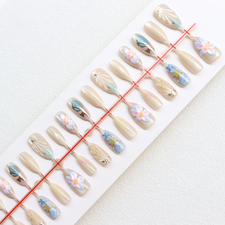 Künstlerisches Florales Nageldesign Karnz