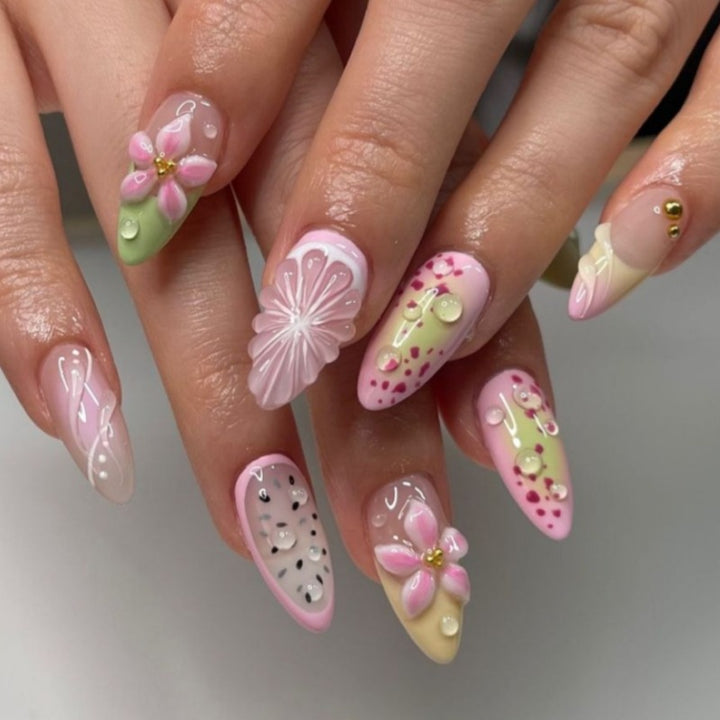 Künstlerisches floral gemustertes Press-On Nagelset Karnz