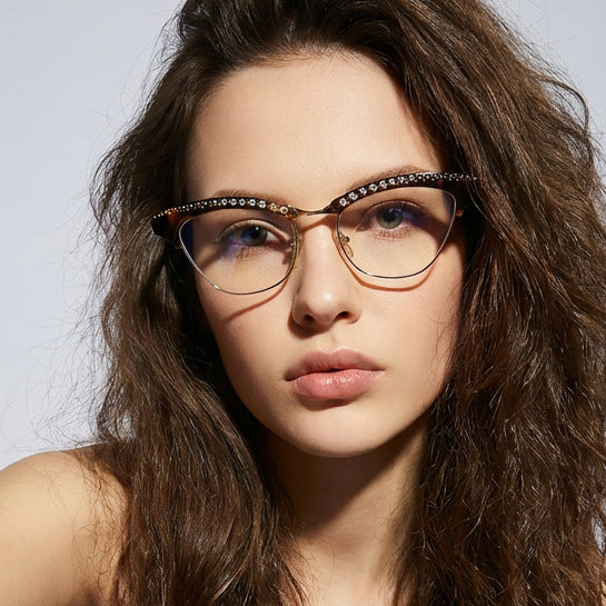 Damen Katzenaugen Brille mit eleganten Glitzerdetails Karnz
