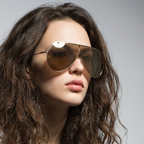 Damen futuristische Oversized-Sonnenbrille mit schützendem Metallrahmen Karnz