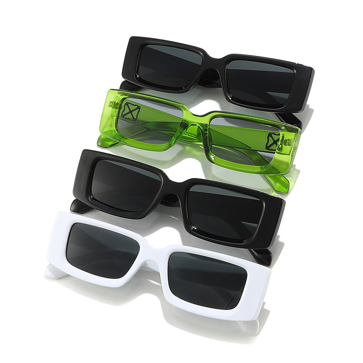 Übergroße geometrische Sonnenbrille mit dekorativen Metallakzenten Karnz