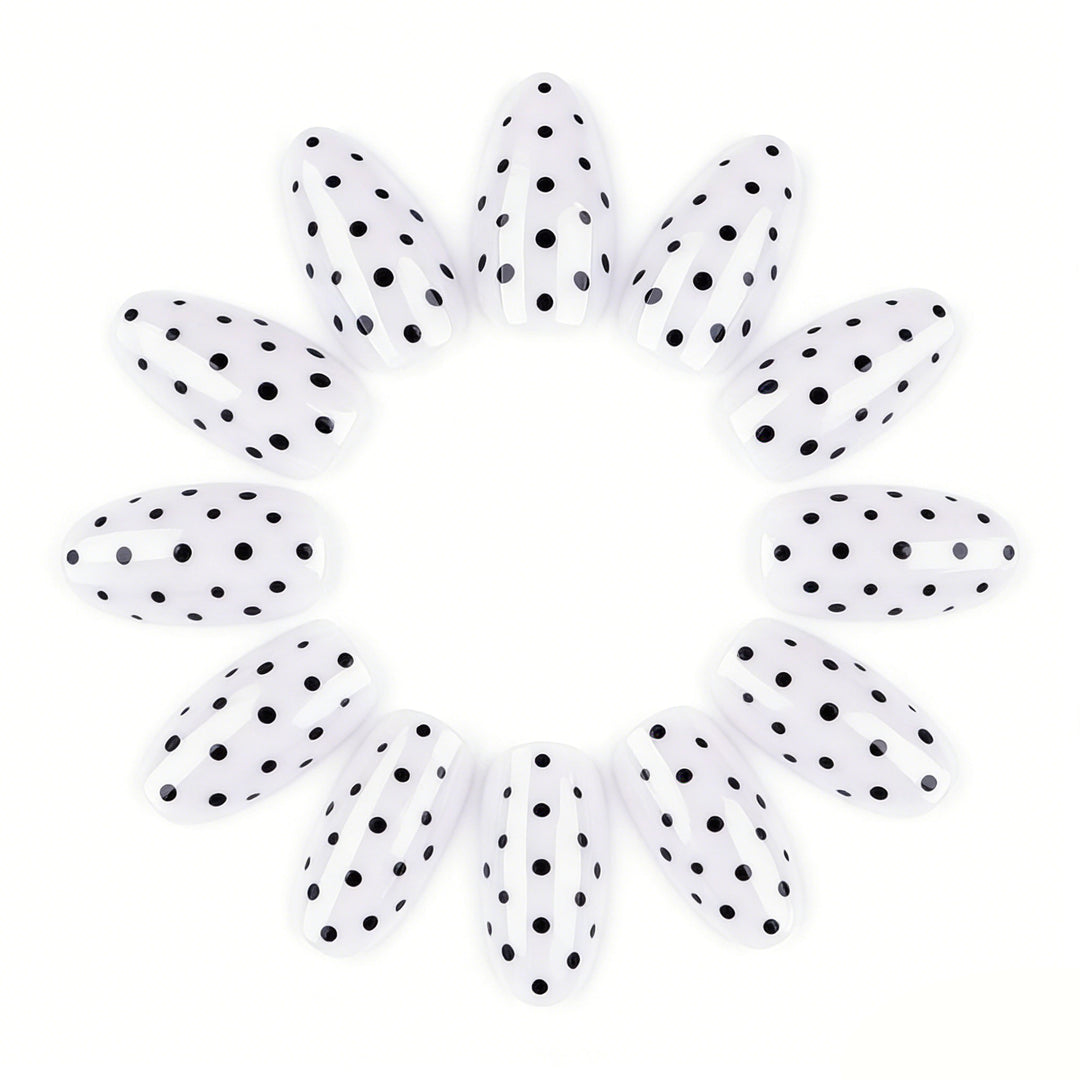 Elegante Polka Dot Press-On Nagelverstärkungen Karnz