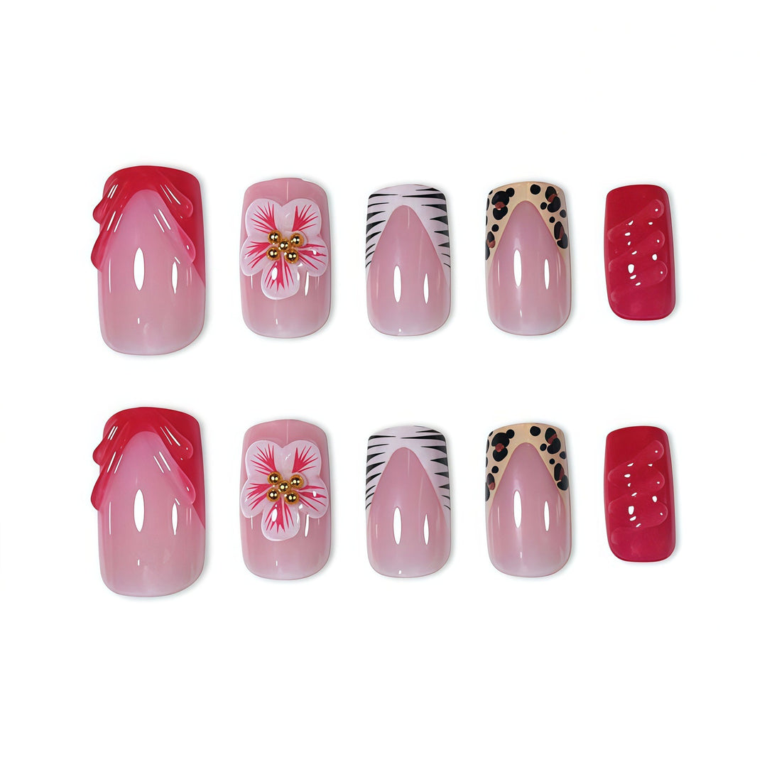 Dekorative Press-On Nagelkunst mit Floraldesigns Karnz
