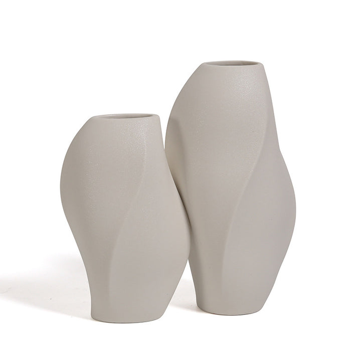 Elegante und zeitgenössische Keramikvase Karnz