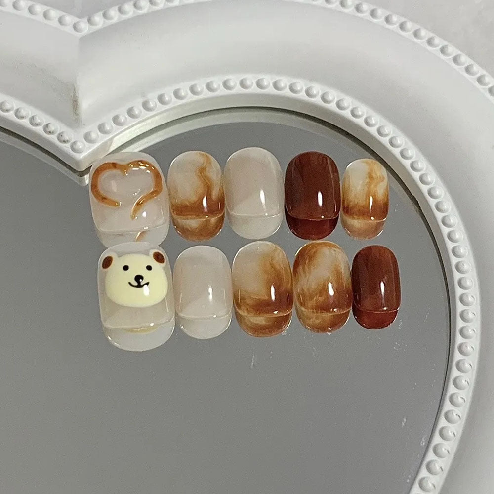 Kunstnägel mit Süßem Bärenmotiv und Marmoriertem Design Karnz