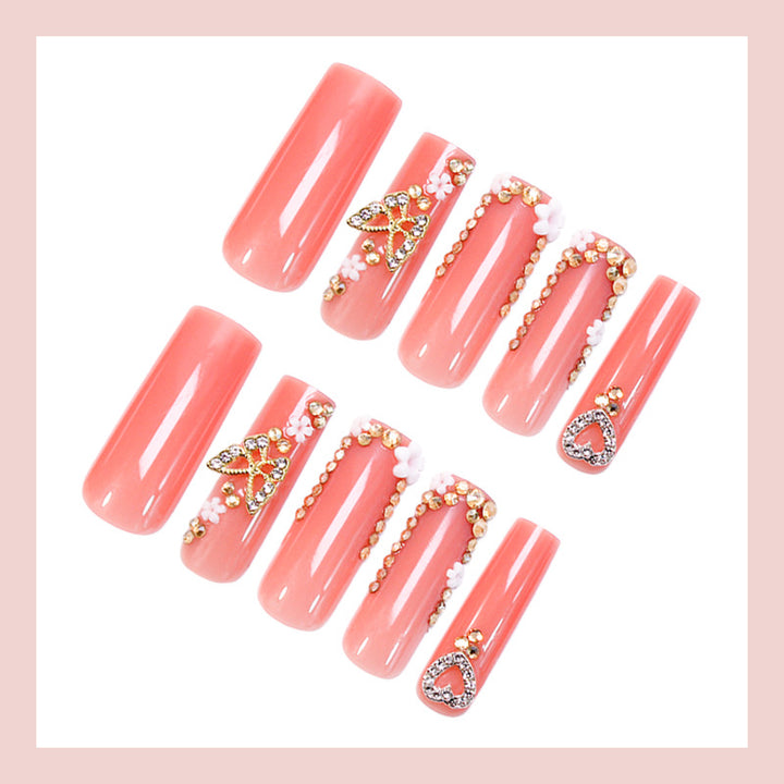 Kunstnagelset mit glamourösen 3D-Verzierungen und elegantem Design Karnz