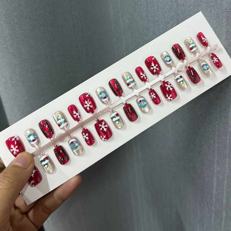 Künstlerisches Ombre Press-On Nagelspitzen Set Karnz