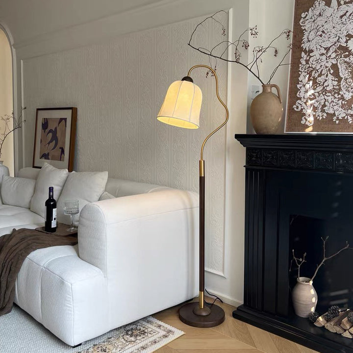 Bodenlampe mit geschwungenem Design