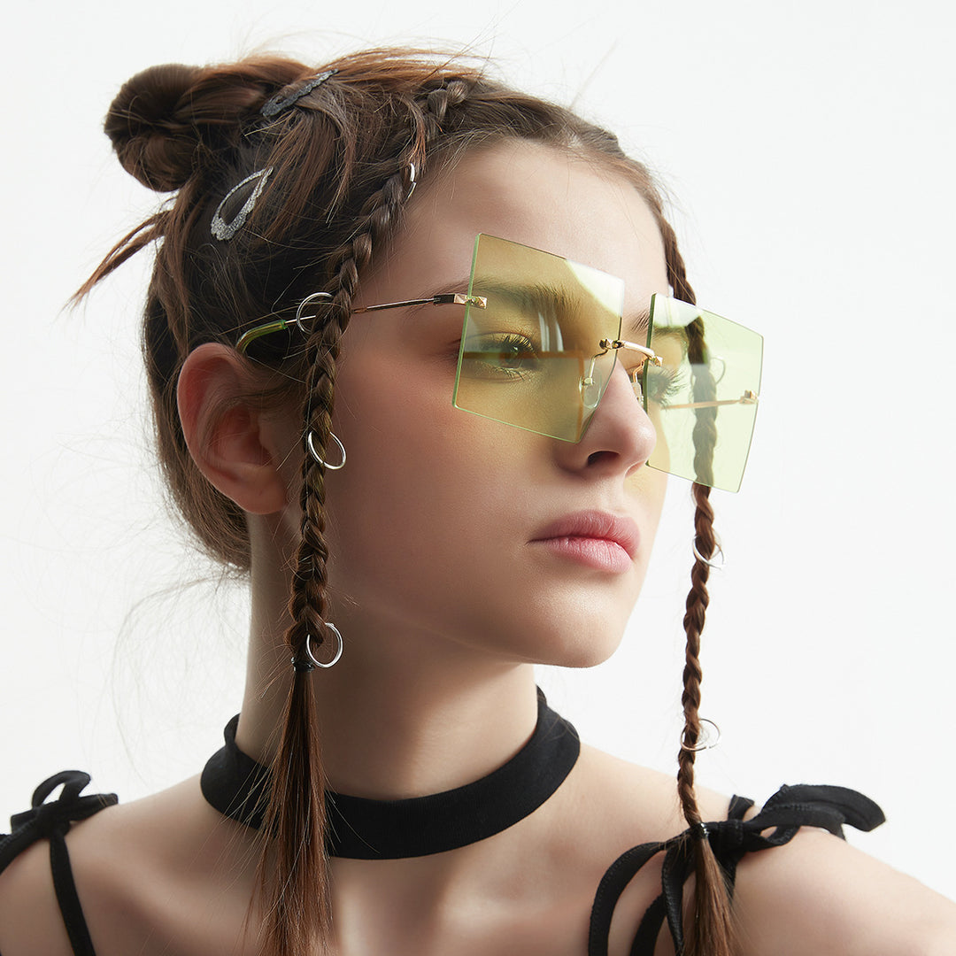 Damen modische quadratische Sonnenbrille mit breiten Gläsern und filigranem Metallrahmen Karnz