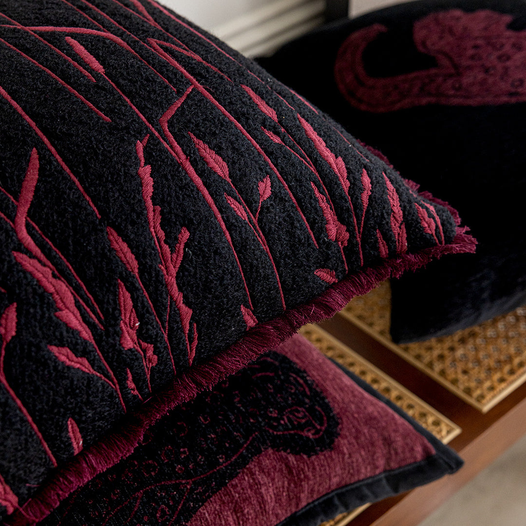 Dekoratives Kissen mit elegantem Leopardenmotiv