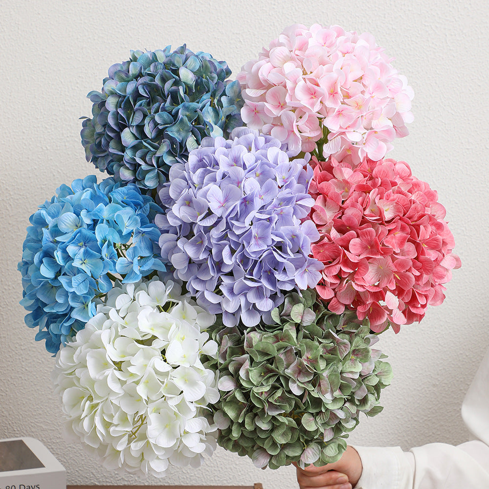 Kunsthortensienzweig mit detaillierten Blüten Karnz