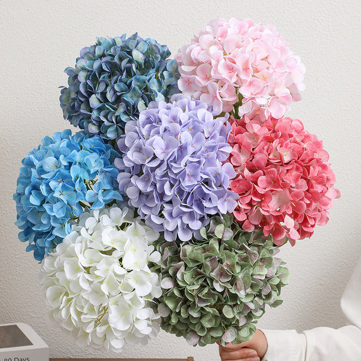 Kunsthortensienzweig mit detaillierten Blüten Karnz
