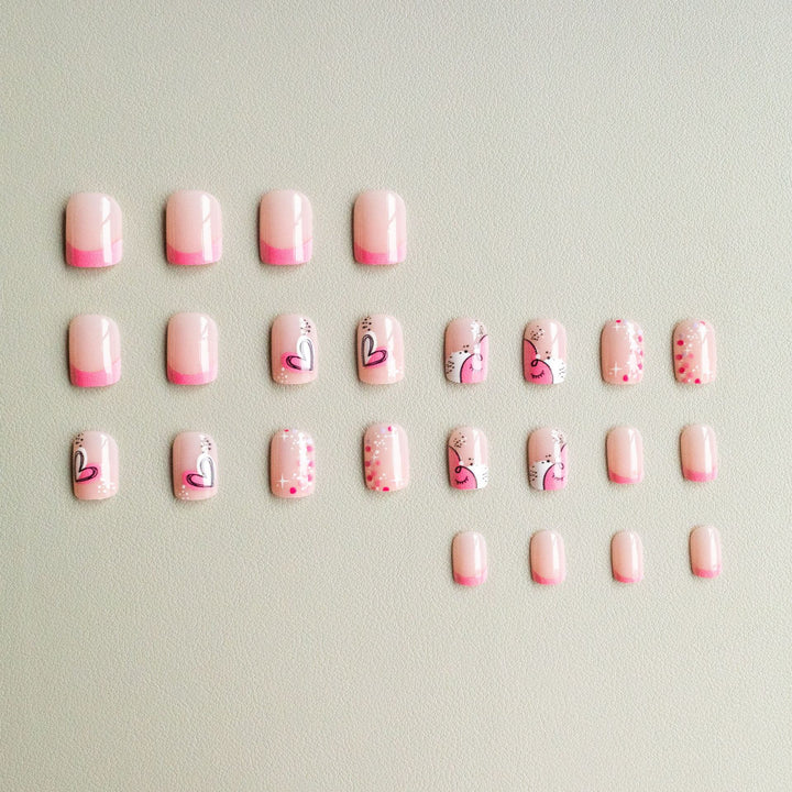 Künstlerisches Nail Art Kit mit Herz- und Funkeldesigns