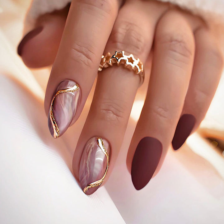 Elegantes Press-On-Nagelset mit künstlerischen floralen und glänzenden Designs Karnz