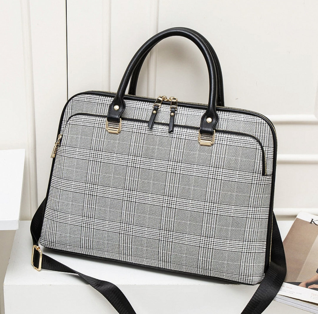 Elegante Laptop-Tasche Im Luxuriösen Krokodil-Look Karnz