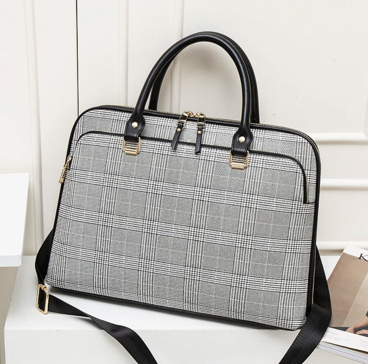 Elegante Laptop-Tasche Im Luxuriösen Krokodil-Look Karnz