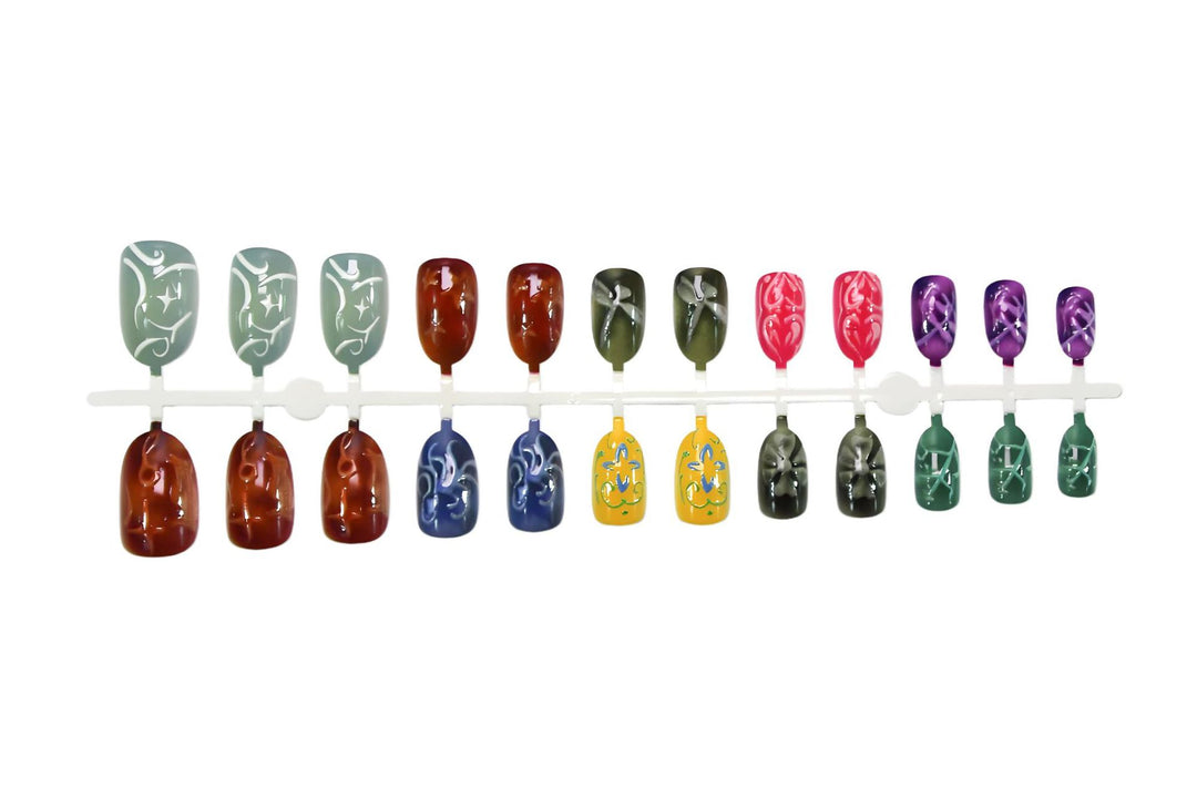 Kunstnagelset mit kreativen floralem Design und eleganten Akzenten Karnz