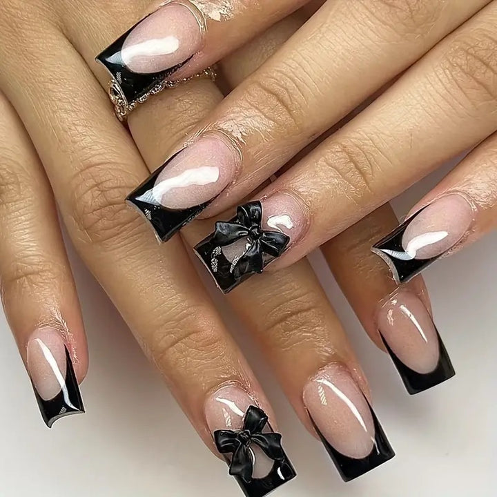 Kunstnagelset mit glamourösen Schleifenverzierungen Karnz