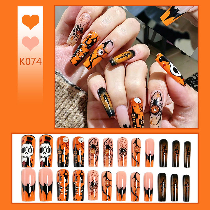 Kunstnagelset mit Halloween-Motiven und kreativem Glitzer Karnz
